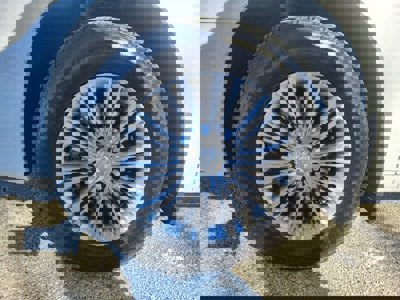 Used 2016 Chrysler Town & Country Touring-L image 31