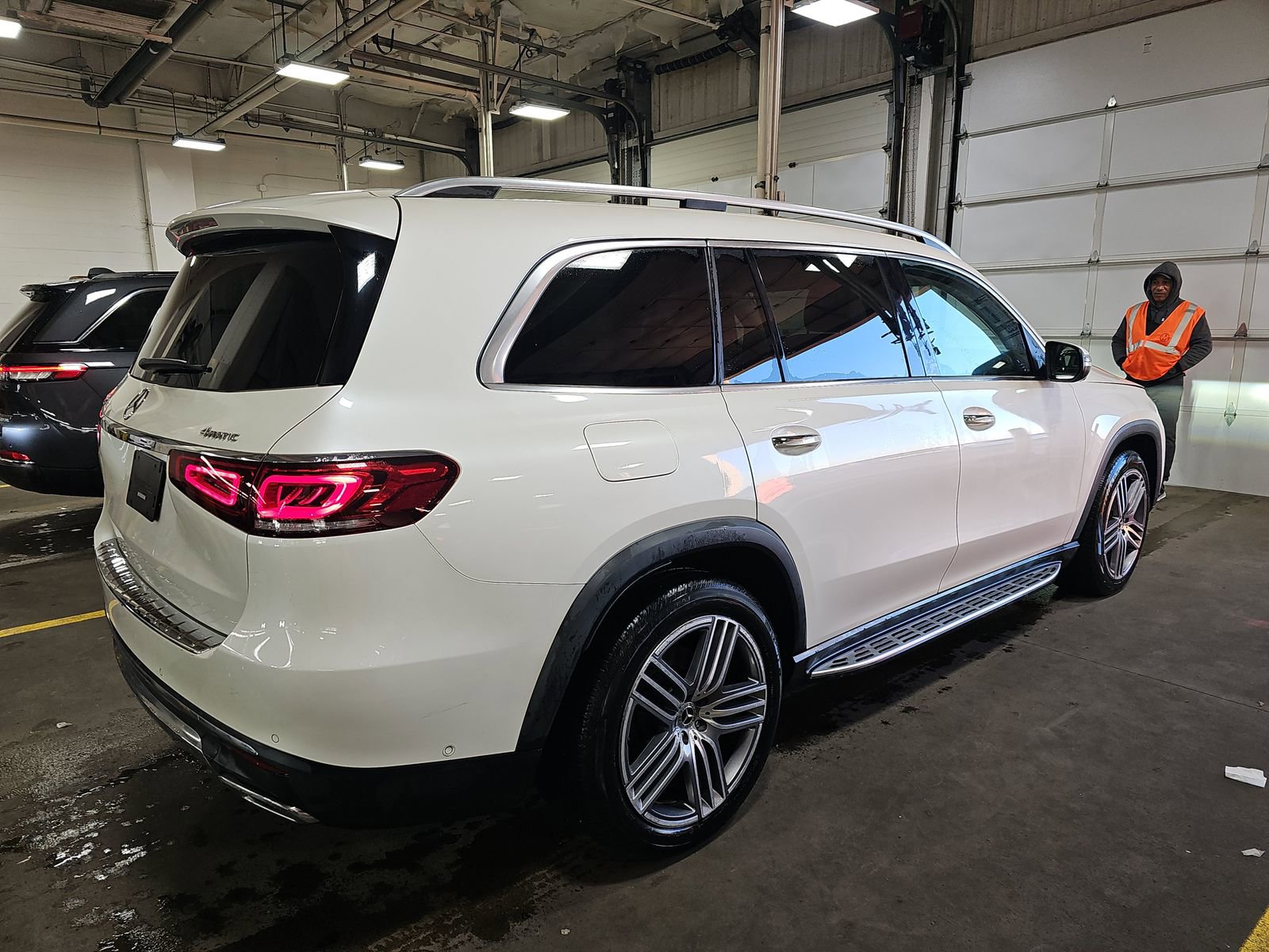 Used 2021 Mercedes-Benz GLS 450 4MATIC image 4