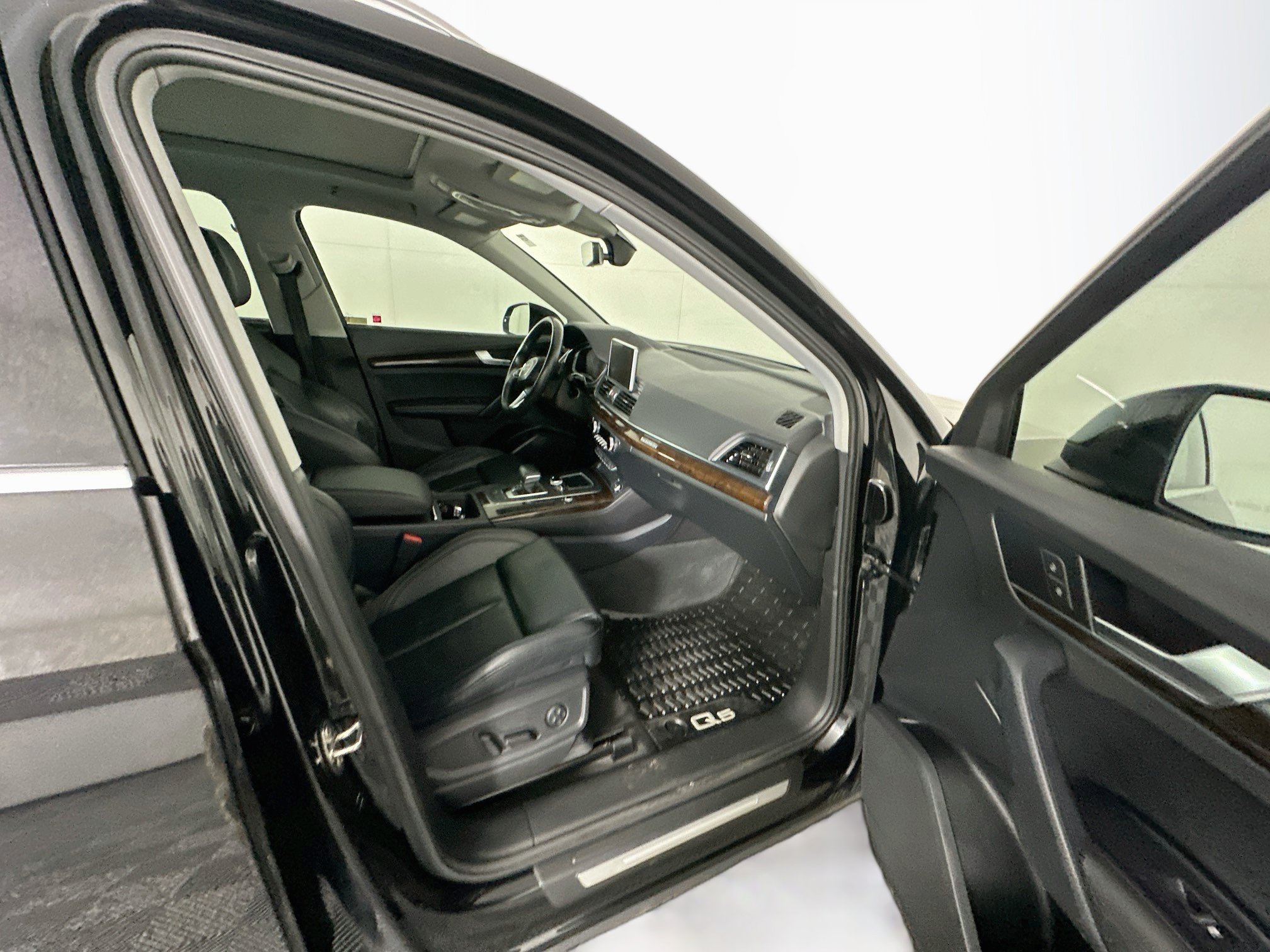 Used 2019 Audi Q5 2.0T Premium Plus w/ Premium Plus Package AWD/4WD image 32