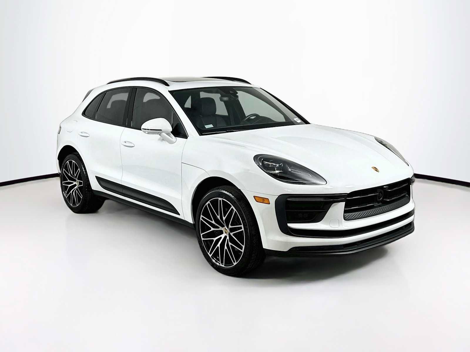 Certified 2026 Porsche Macan AWD/4WD image 7