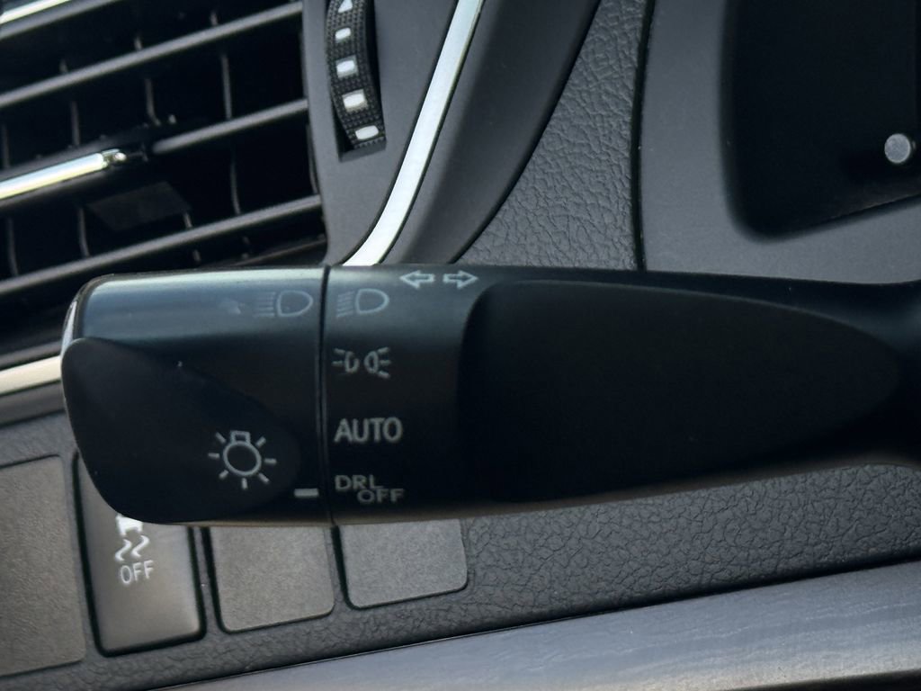 Used 2016 Toyota Camry LE FWD image 22