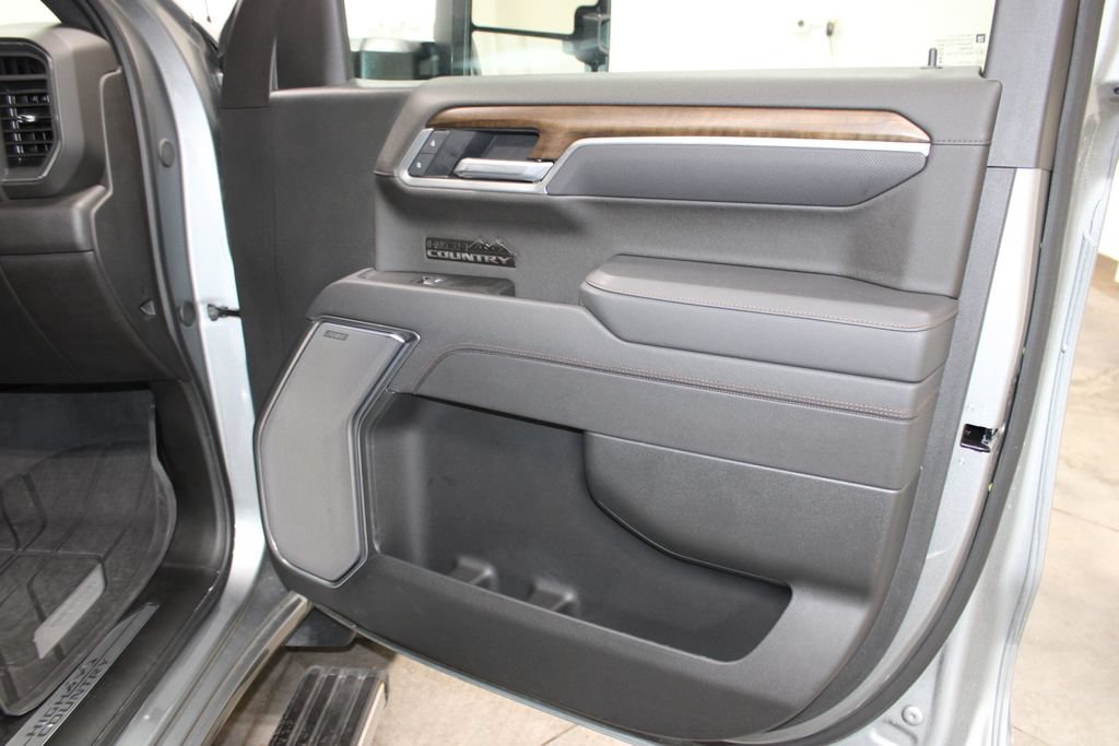 Used 2025 Chevrolet Silverado 1500 High Country w/ High Country Premium Package AWD/4WD image 32