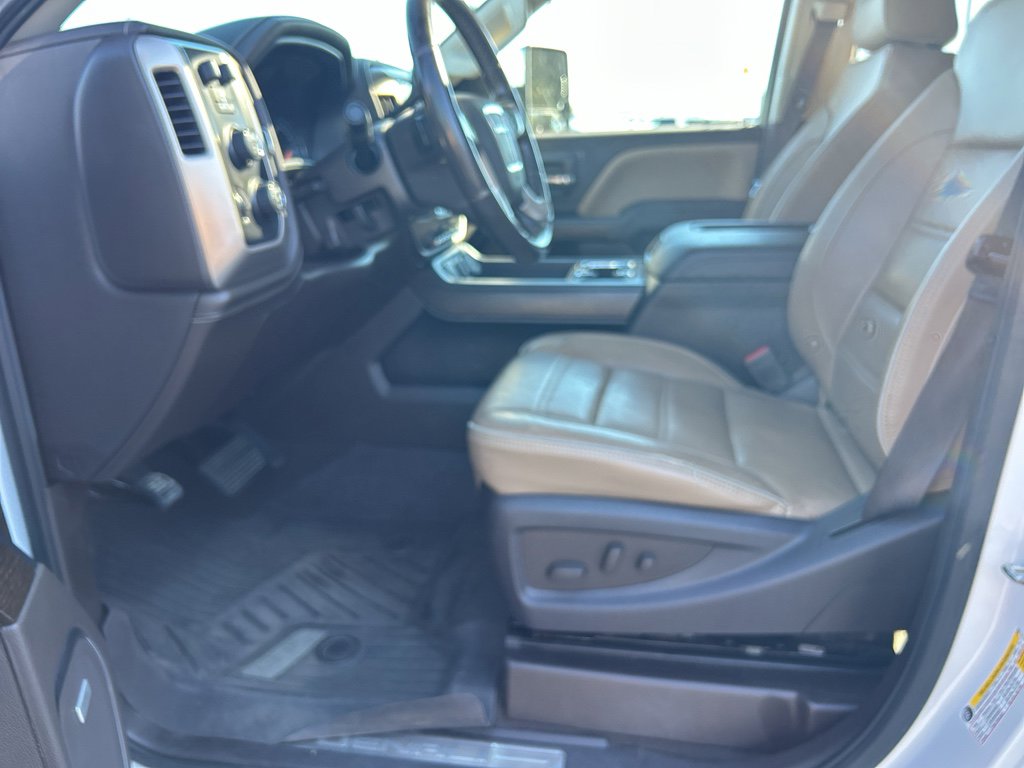 Used 2019 GMC Sierra 2500 Denali w/ Duramax Plus Package AWD/4WD image 13