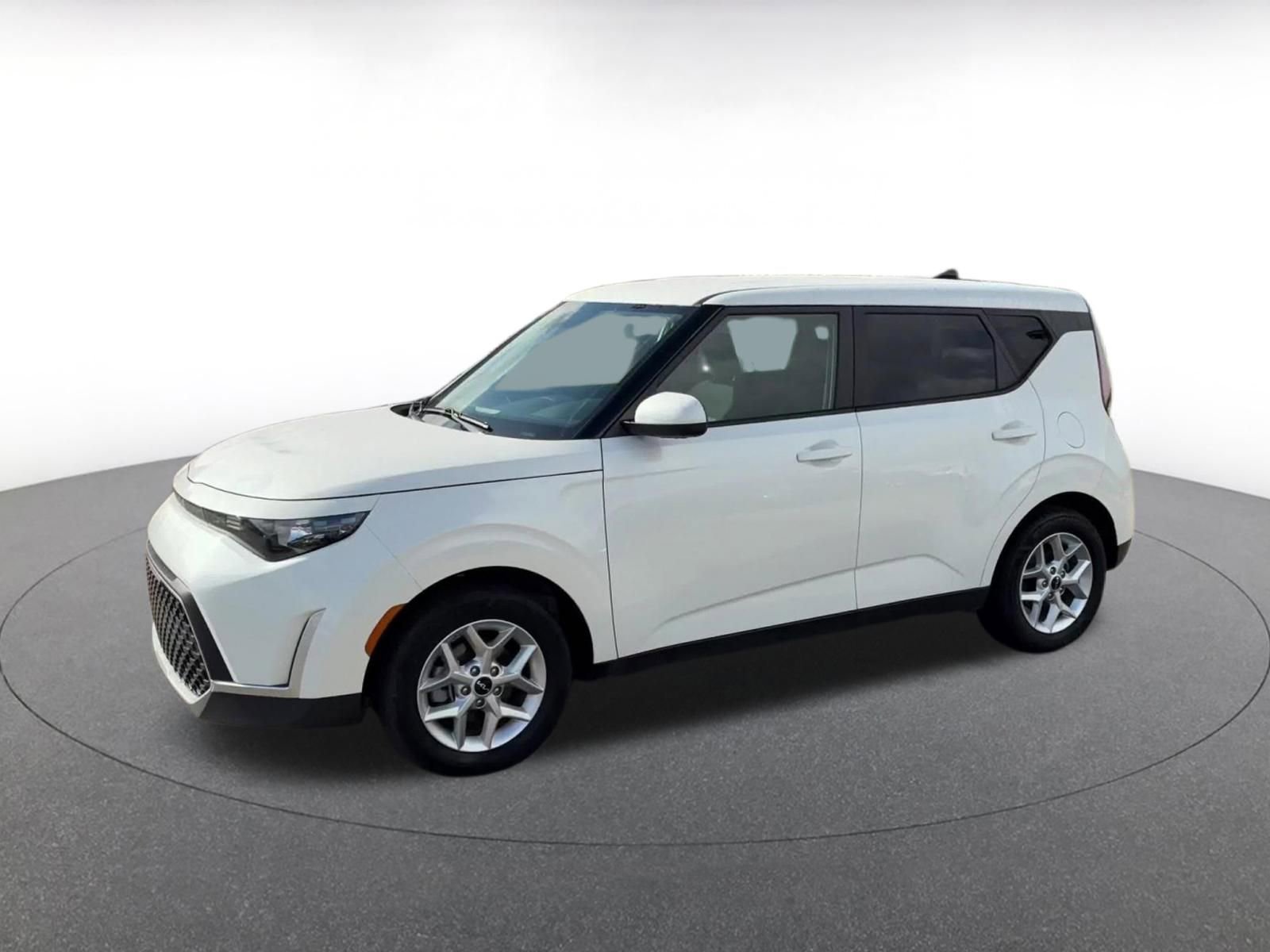Used 2025 Kia Soul LX w/ LX Technology Package image 6