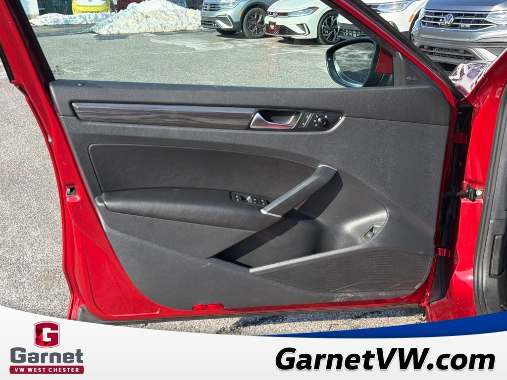 Used 2021 Volkswagen Passat 2.0T R-Line image 11