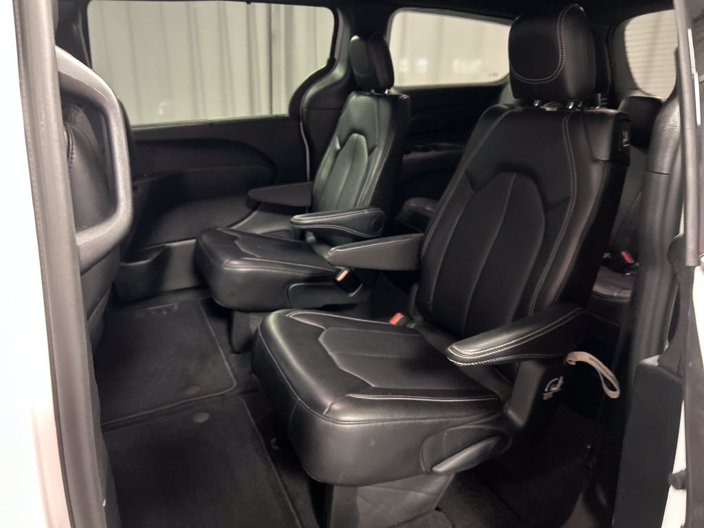 Used 2025 Chrysler Pacifica Select FWD image 23
