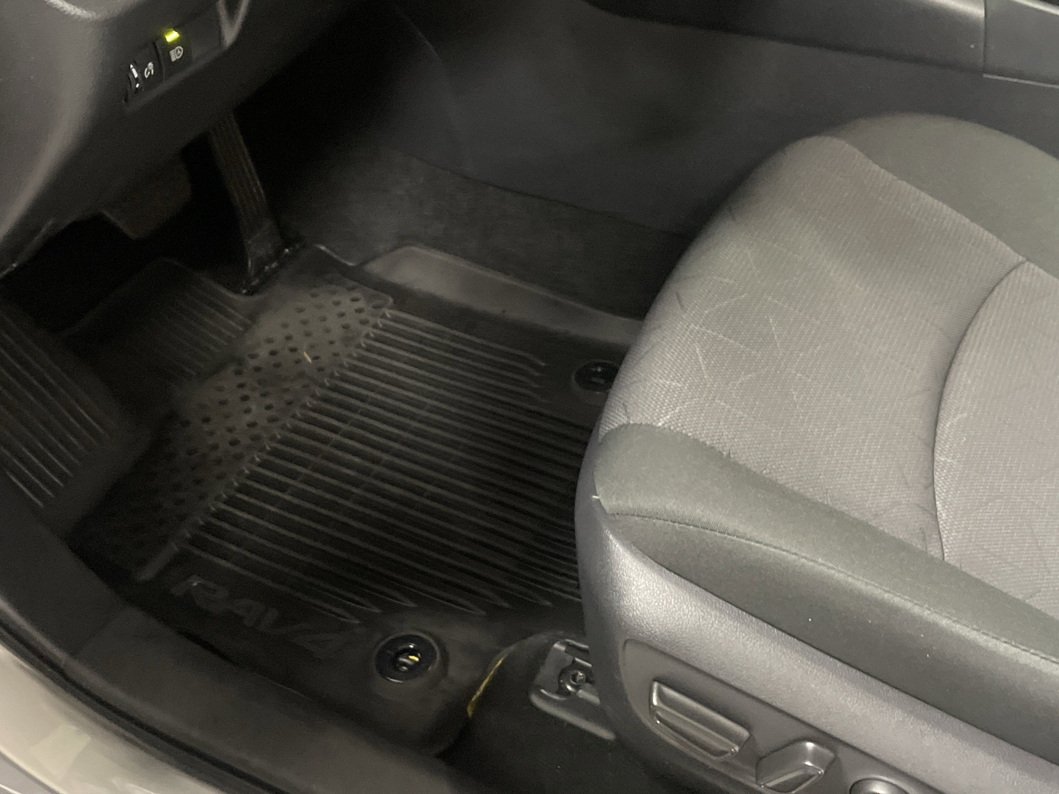 Used 2025 Toyota RAV4 XLE image 17