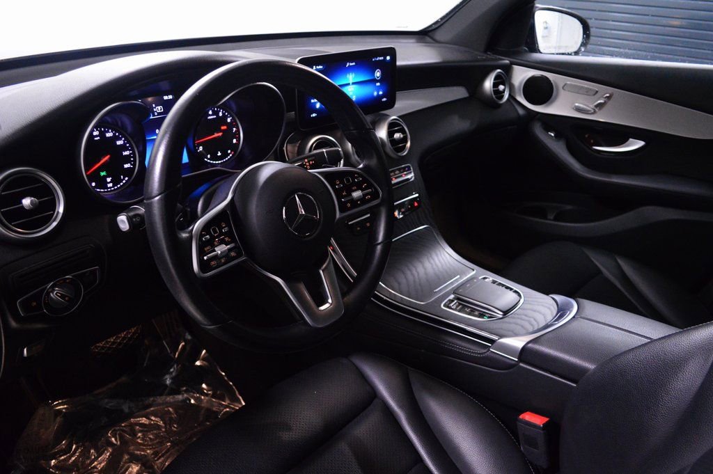 Used 2021 Mercedes-Benz GLC 300 4MATIC image 4