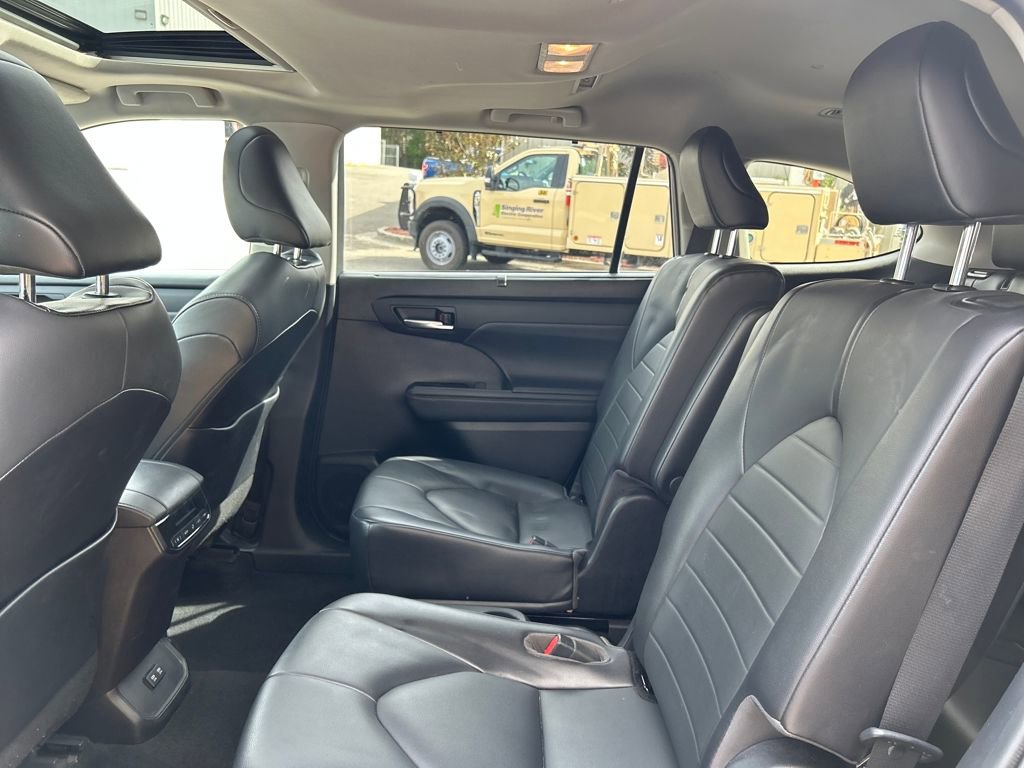 Used 2021 Toyota Highlander XLE image 14