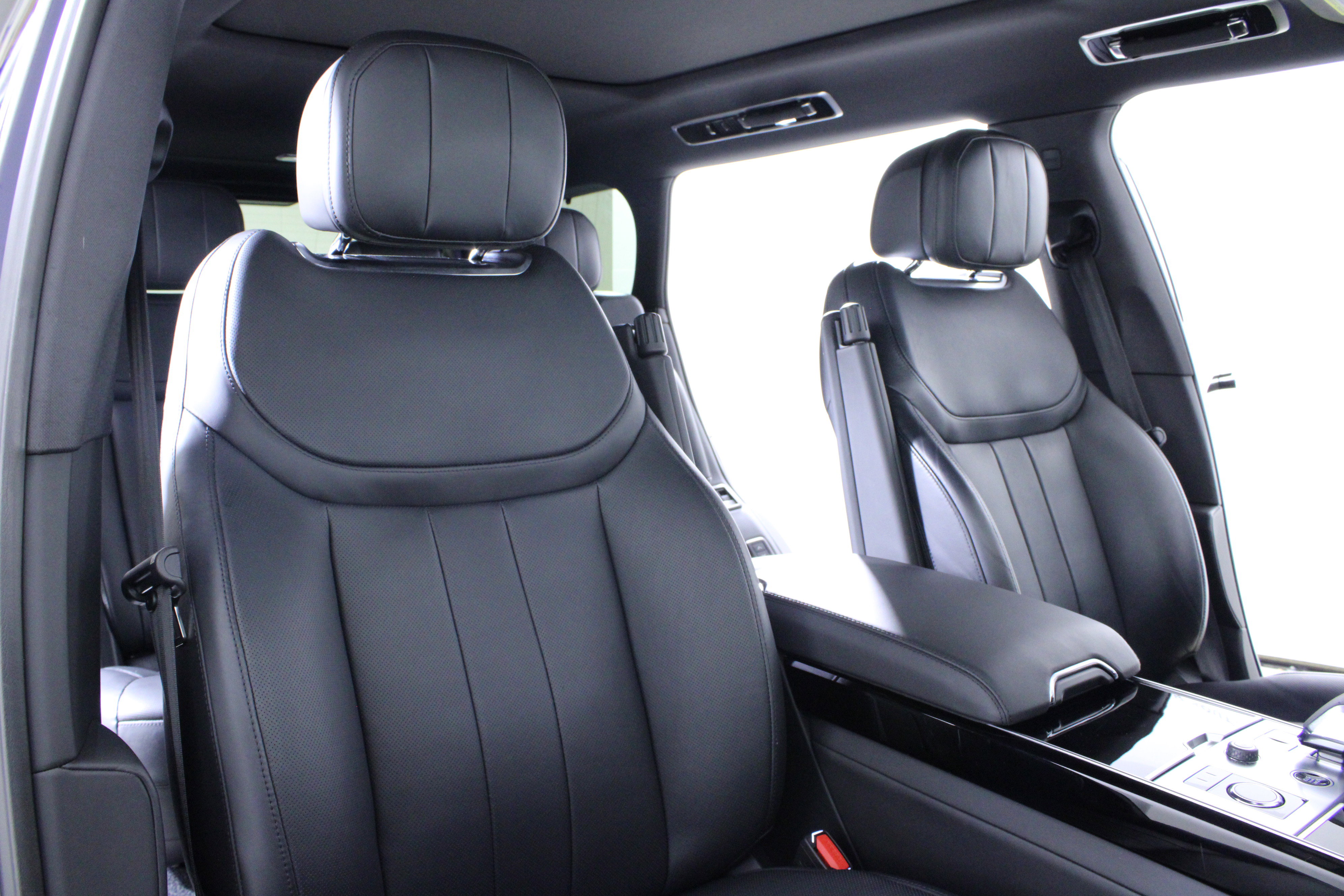 Used 2023 Land Rover Range Rover Long Wheelbase SE image 20