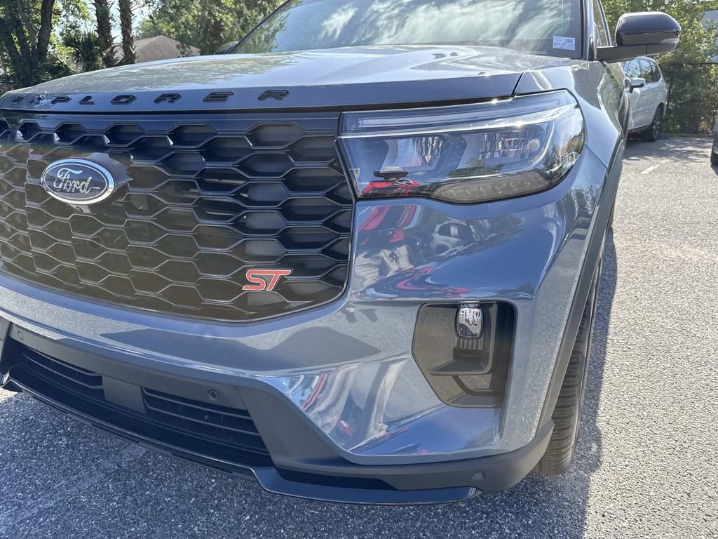 Used 2025 Ford Explorer ST RWD image 10