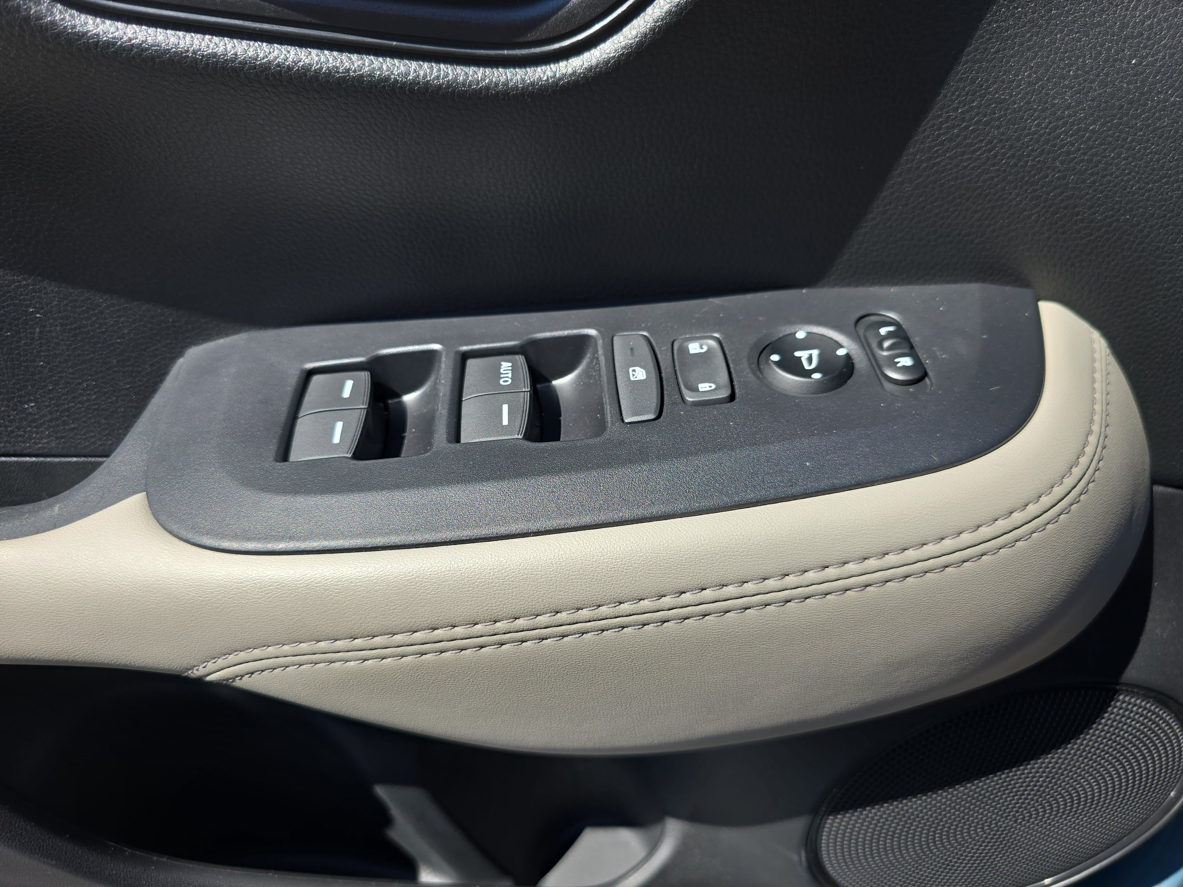 Certified 2025 Honda HR-V LX image 26
