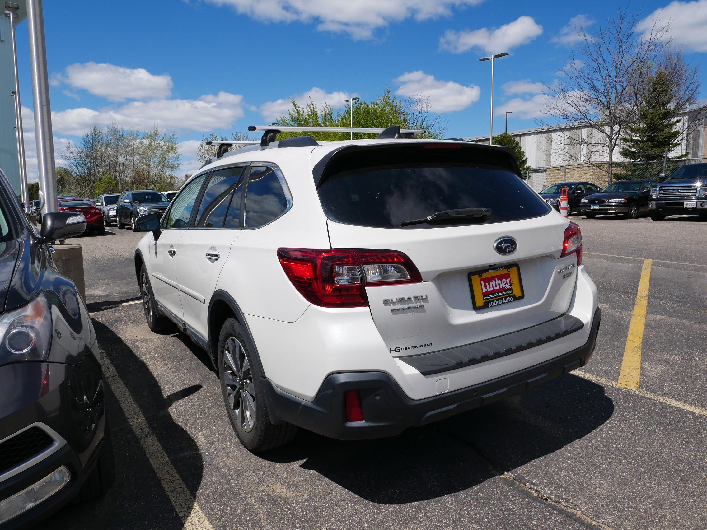 Used 2018 Subaru Outback 3.6R Touring w/ Popular Package #3 AWD/4WD image 4