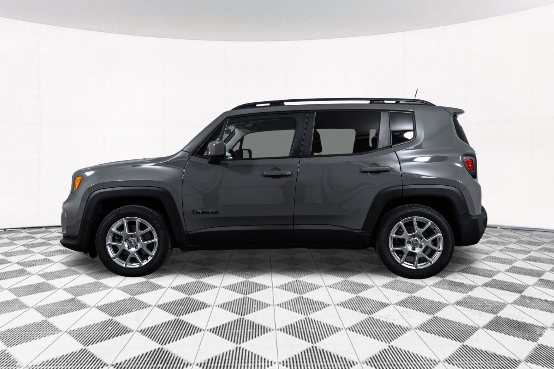 Used 2020 Jeep Renegade Latitude FWD image 13