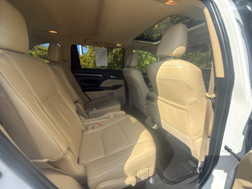 Certified 2019 Toyota Highlander Limited AWD/4WD image 21