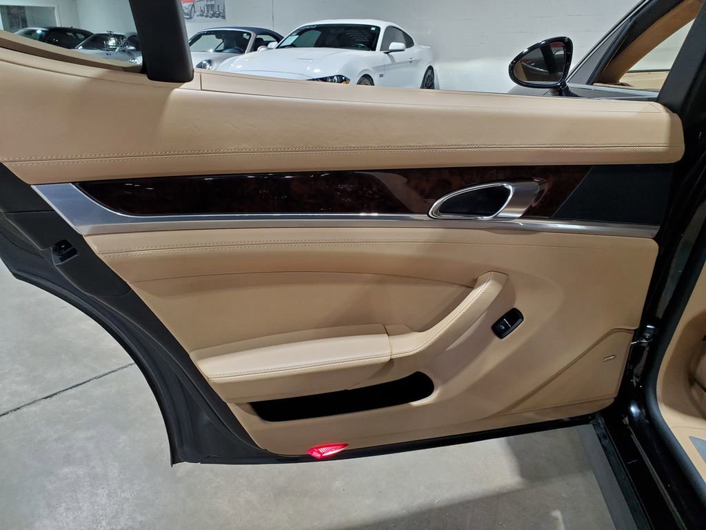 Used 2014 Porsche Panamera 4S Executive image 30