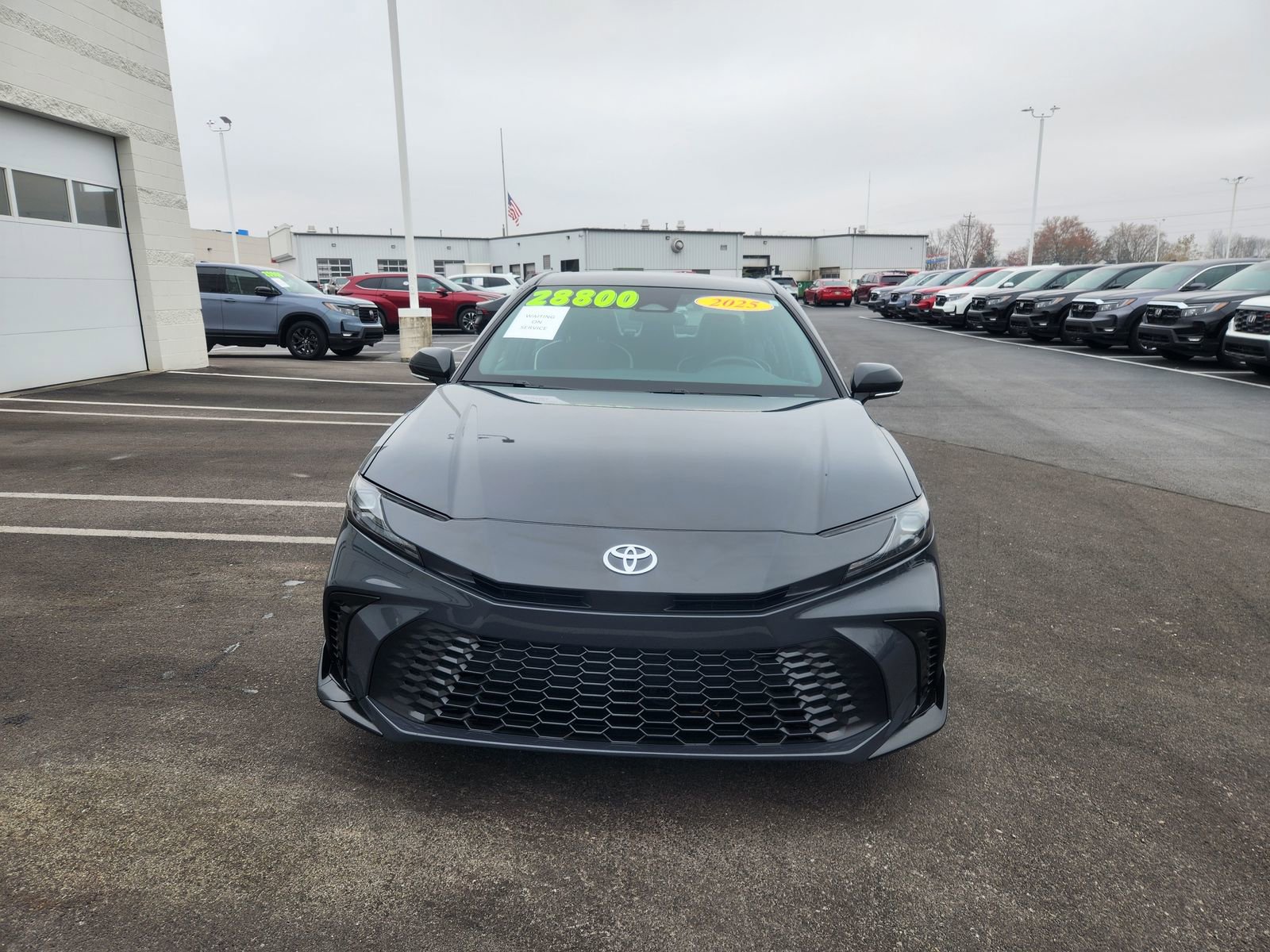 Used 2025 Toyota Camry SE image 9