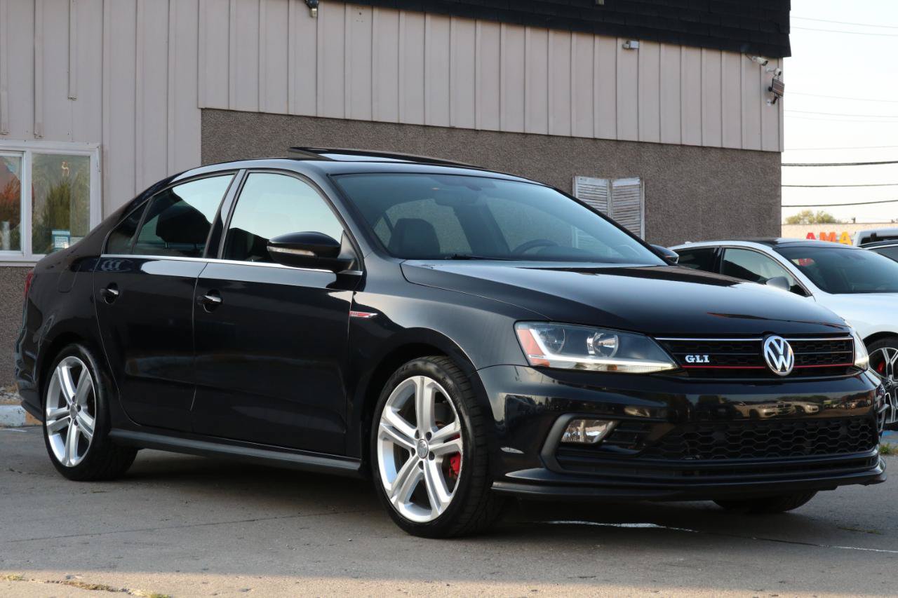 Used 2017 Volkswagen Jetta GLI FWD image 4