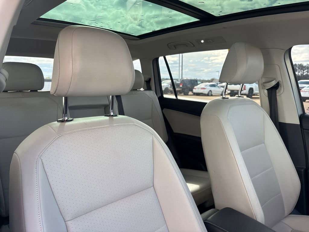 Used 2021 Volkswagen Tiguan SE w/ Panoramic Sunroof Package image 16