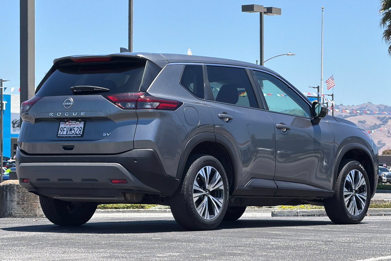 Used 2023 Nissan Rogue SV FWD image 5