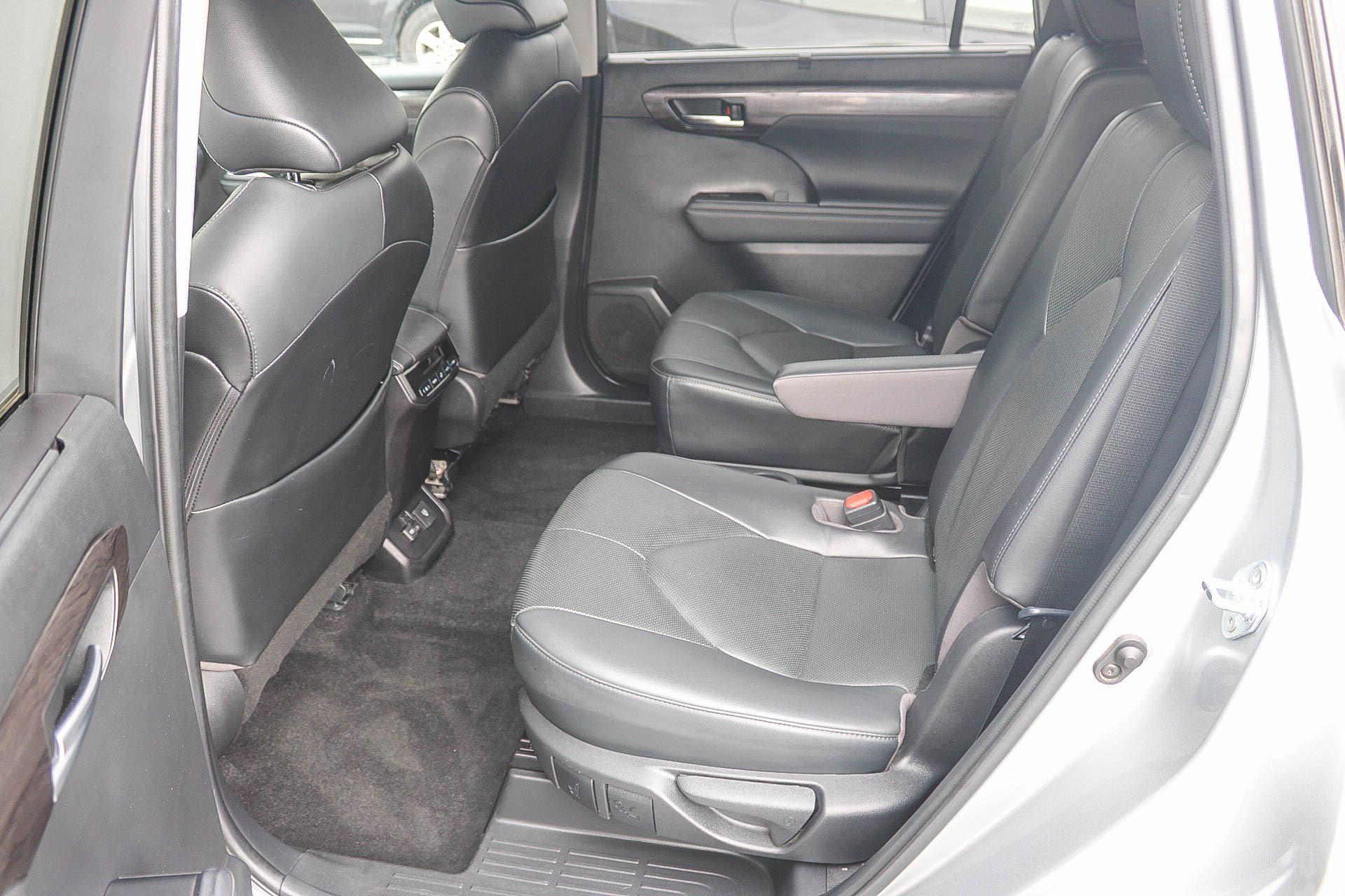 Used 2023 Toyota Highlander Limited AWD/4WD image 20