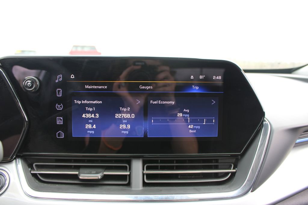 Used 2025 Chevrolet Trax LT image 46