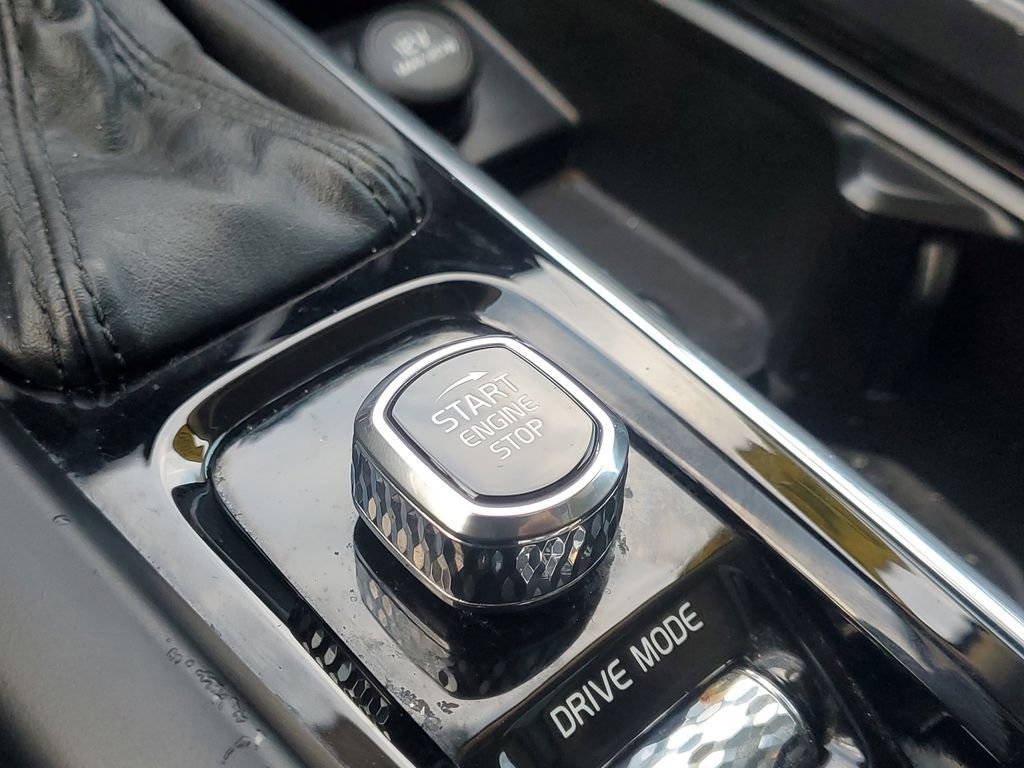 Used 2020 Volvo XC60 T5 Momentum w/ Protection Package Premier image 31