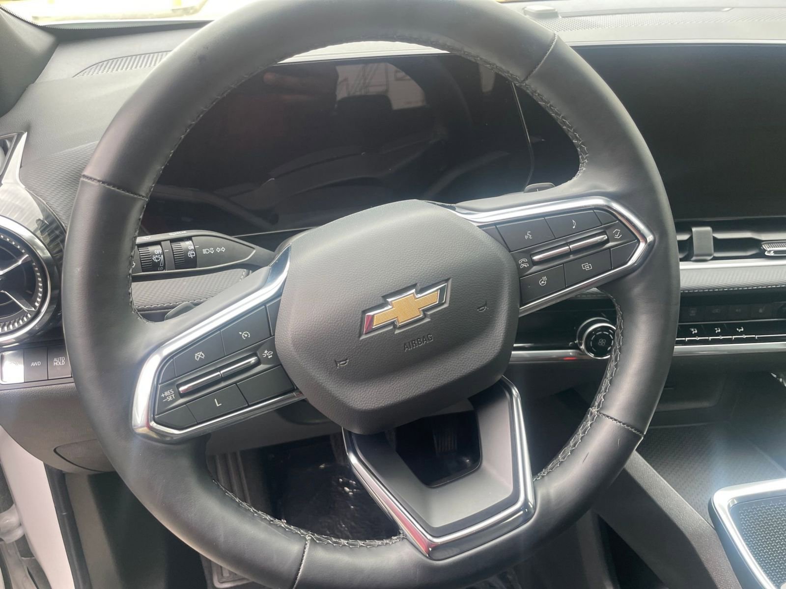 Used 2025 Chevrolet Equinox LT image 28