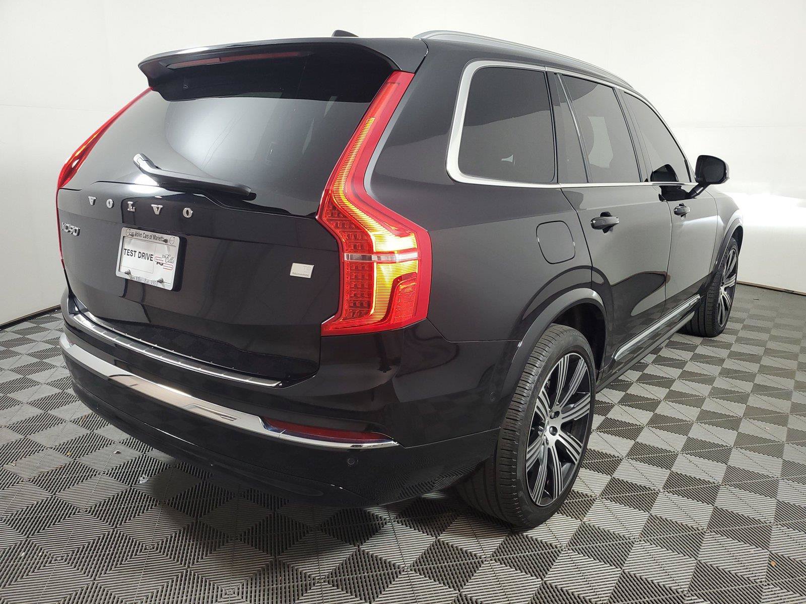 Certified 2024 Volvo XC90 T8 Plus AWD/4WD image 6
