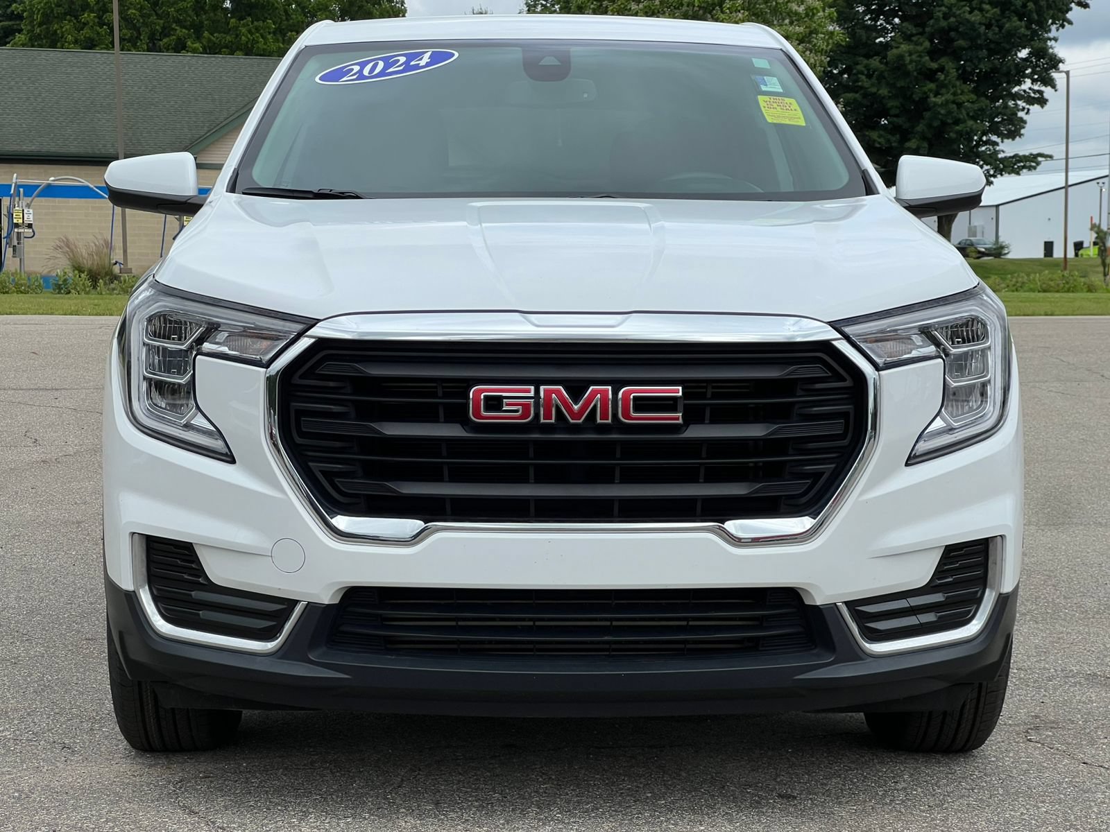 Used 2024 GMC Terrain SLE AWD/4WD image 37