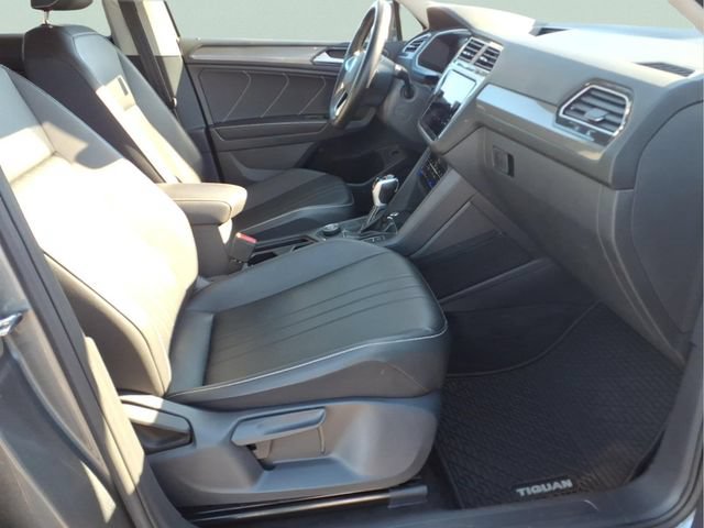 Used 2024 Volkswagen Tiguan SE AWD/4WD image 21