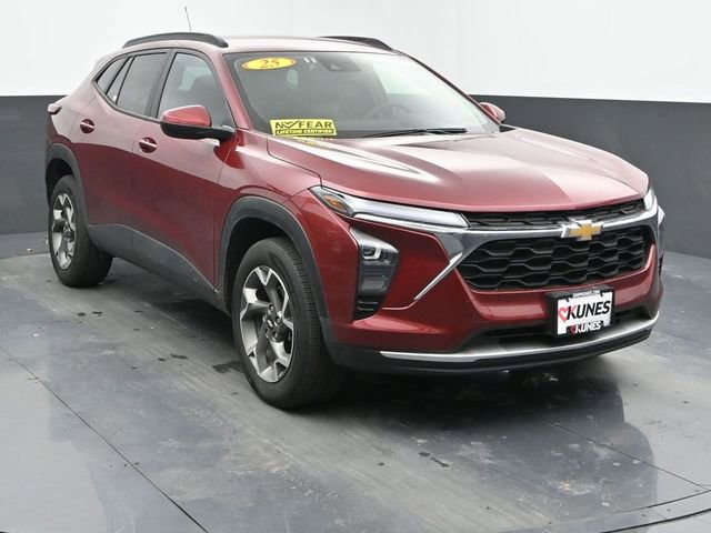 Used 2025 Chevrolet Trax LT image 2