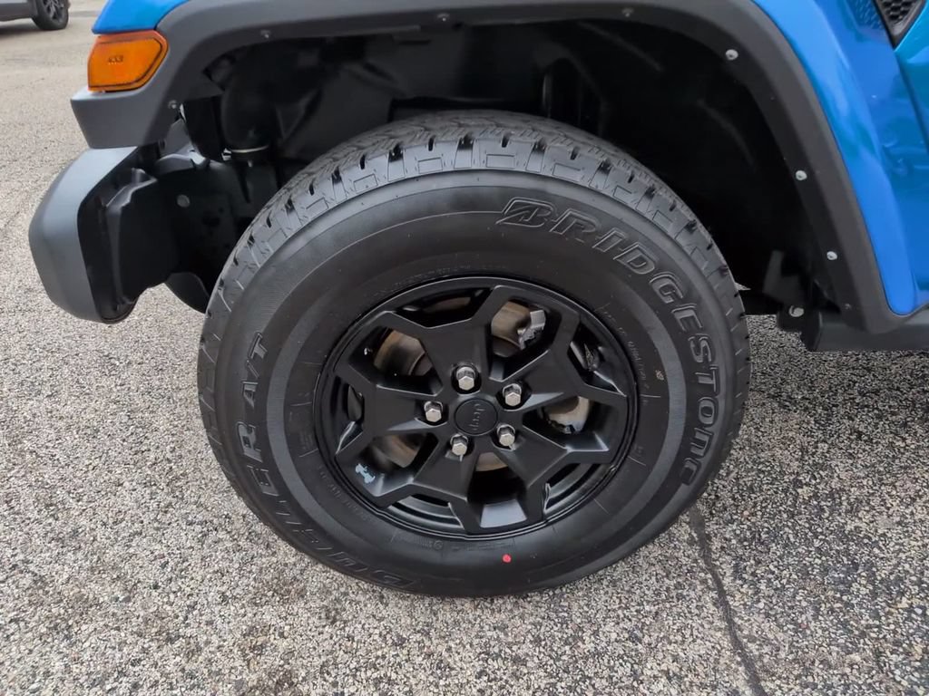 Used 2022 Jeep Gladiator Sport AWD/4WD image 17