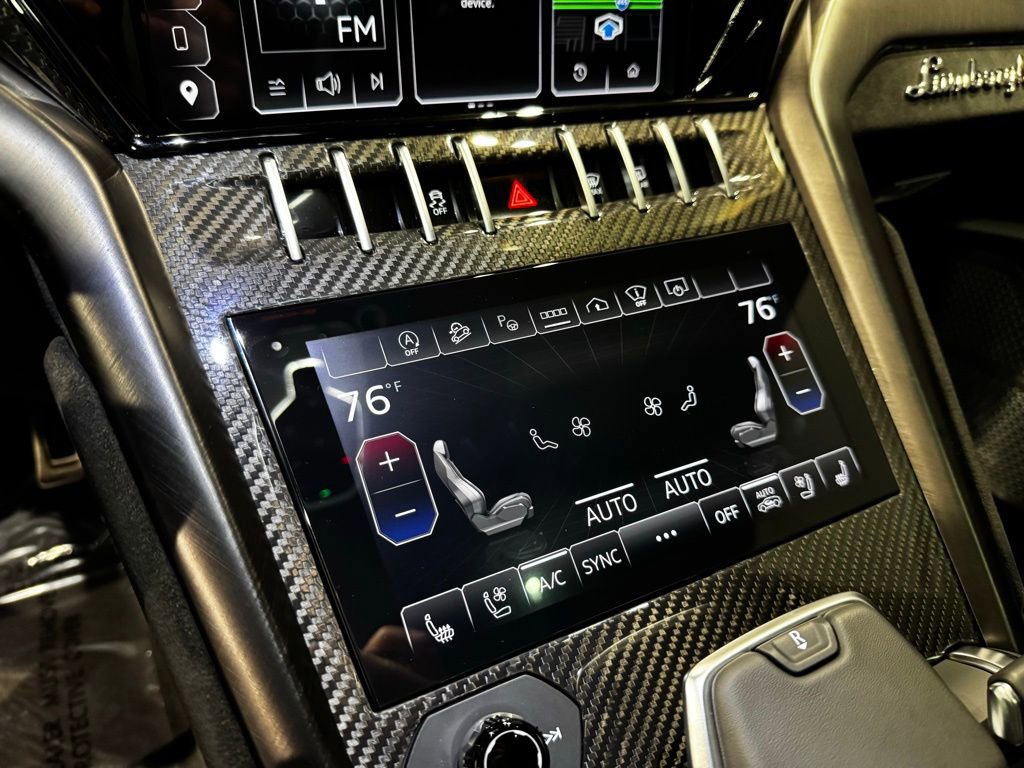 Used 2024 Lamborghini Urus Performante AWD/4WD image 40