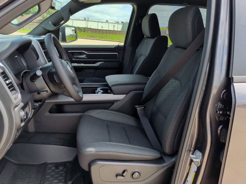 New 2026 RAM 1500 4x4 Crew Cab image 9