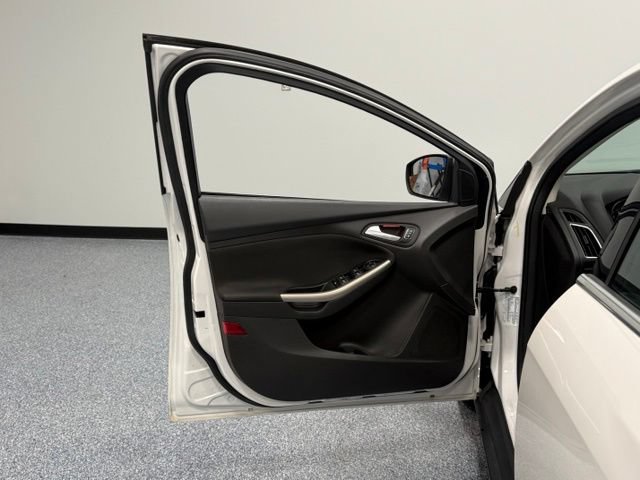 Used 2016 Ford Focus Titanium FWD image 13