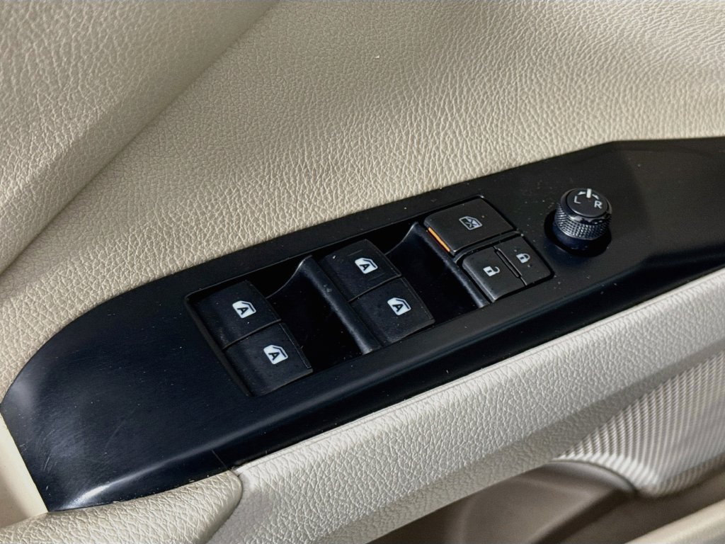 Used 2019 Toyota Camry LE FWD image 22