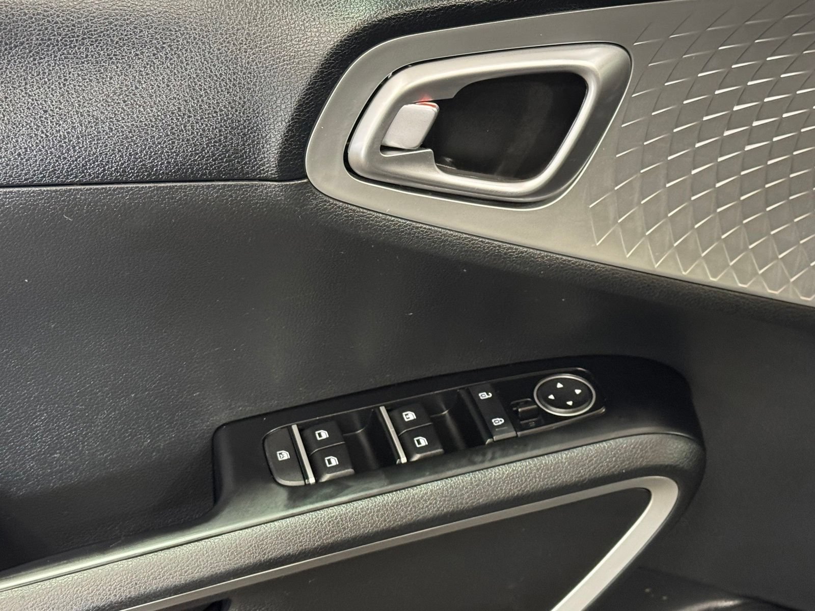 Used 2024 Kia Soul LX w/ Option Group 015 FWD image 15