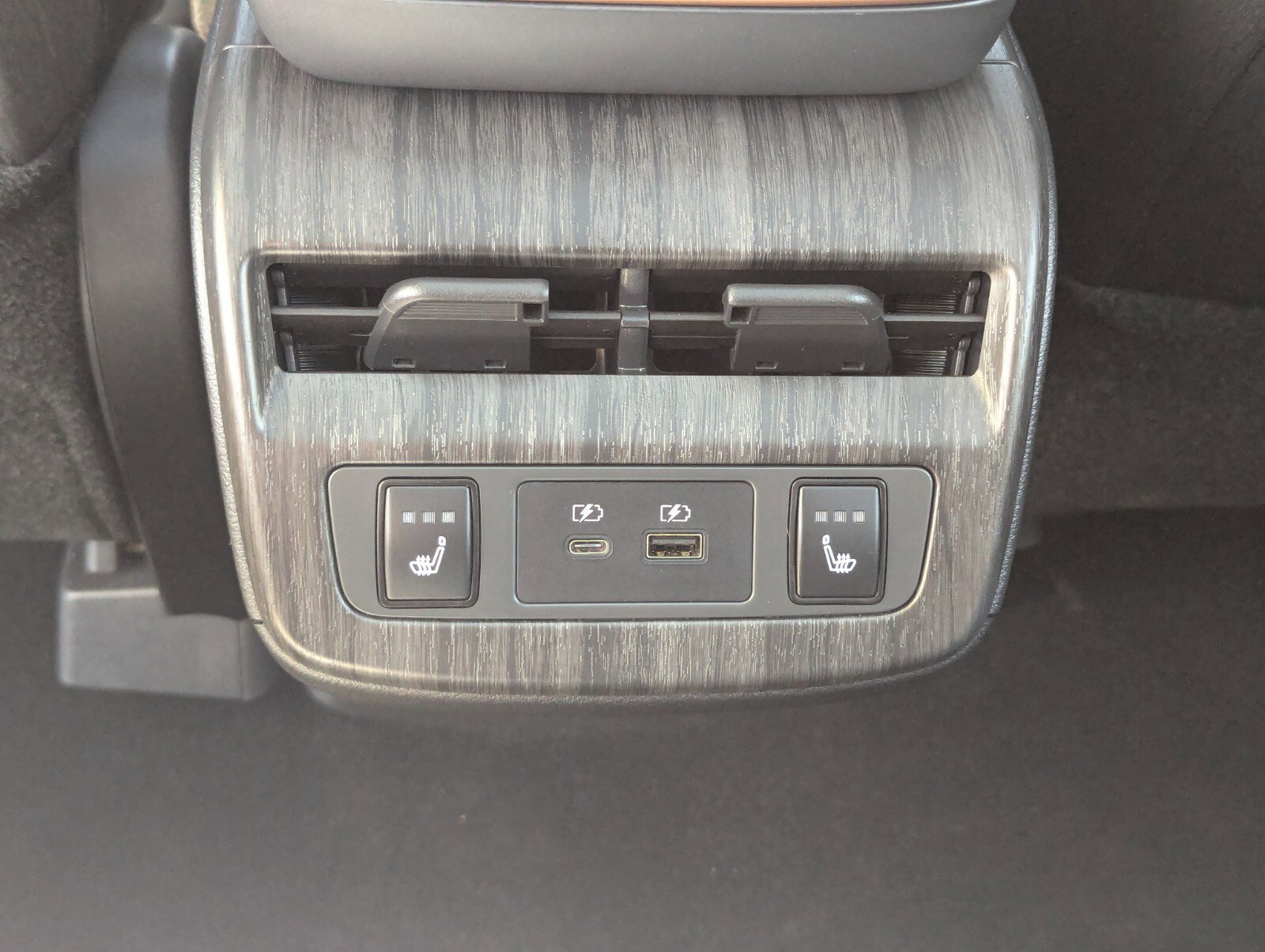 Certified 2024 Nissan Ariya AWD image 15