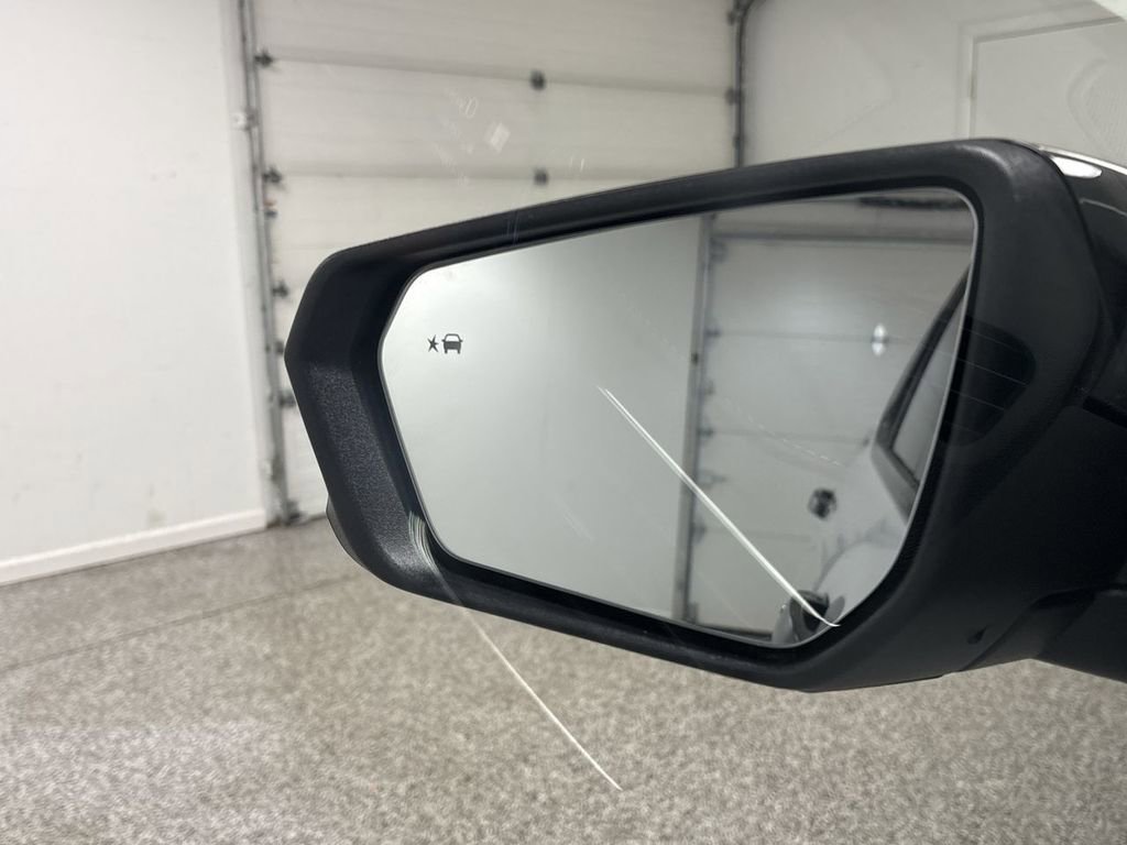 Used 2023 Chevrolet Equinox Premier image 57