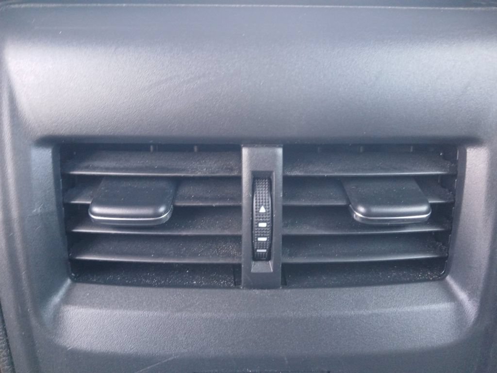 Used 2022 Toyota Avalon XLE FWD image 26