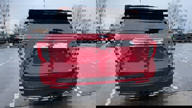 Used 2021 Ford Explorer XLT w/ Equipment Group 202A image 3