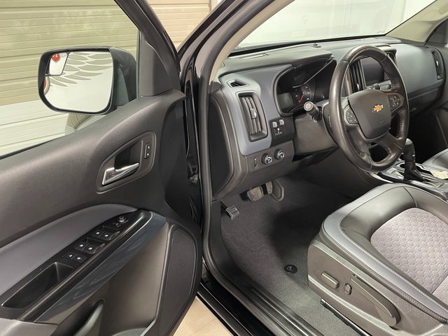 Used 2021 Chevrolet Colorado Z71 w/ Z71 Midnight Edition AWD/4WD image 10