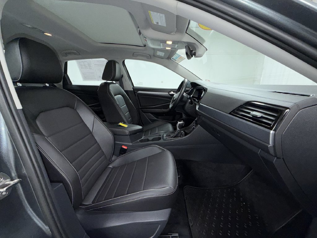 Used 2024 Volkswagen Jetta SE FWD image 18