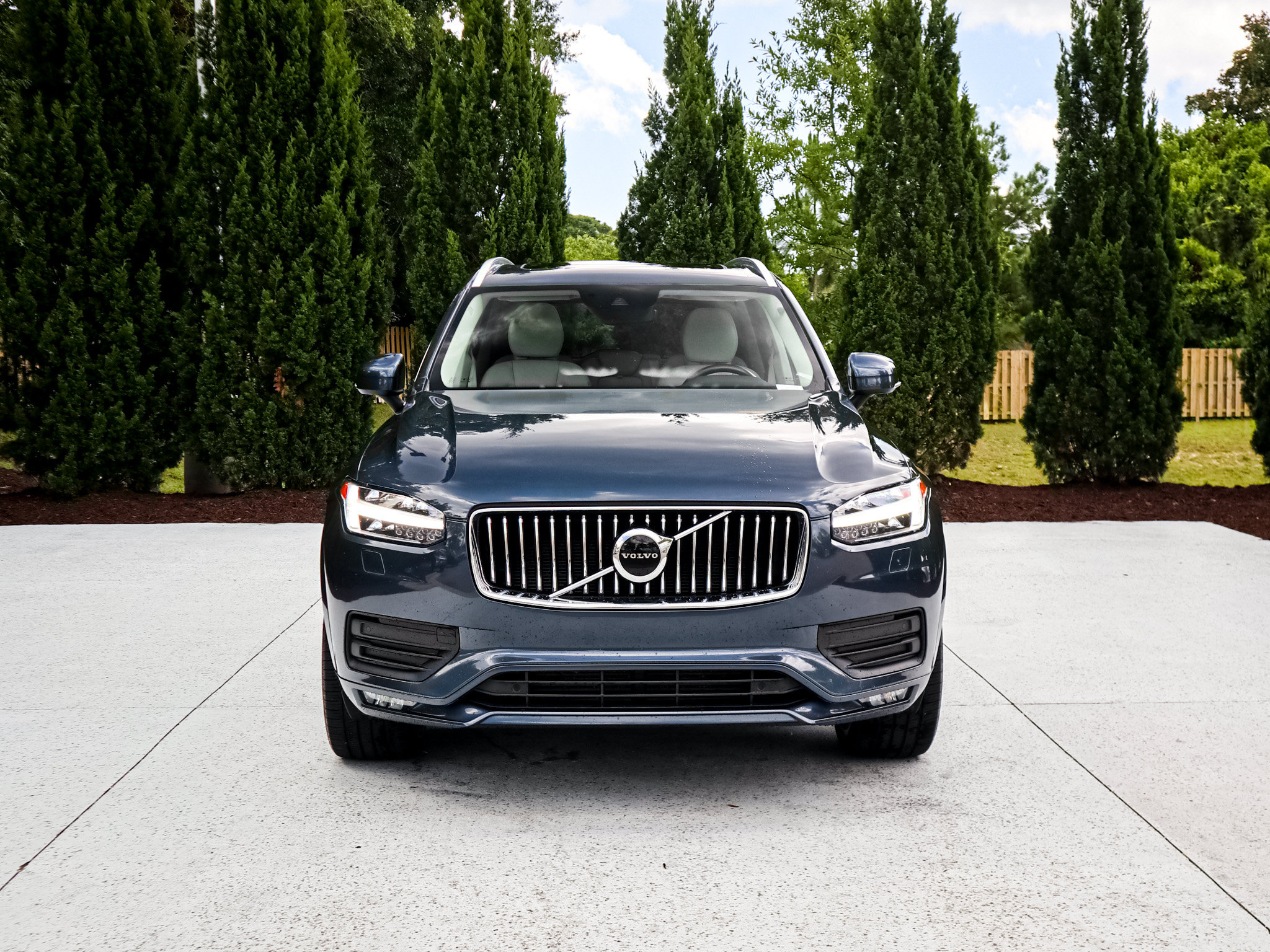 Used 2022 Volvo XC90 T5 Momentum w/ Climate Package AWD/4WD image 3