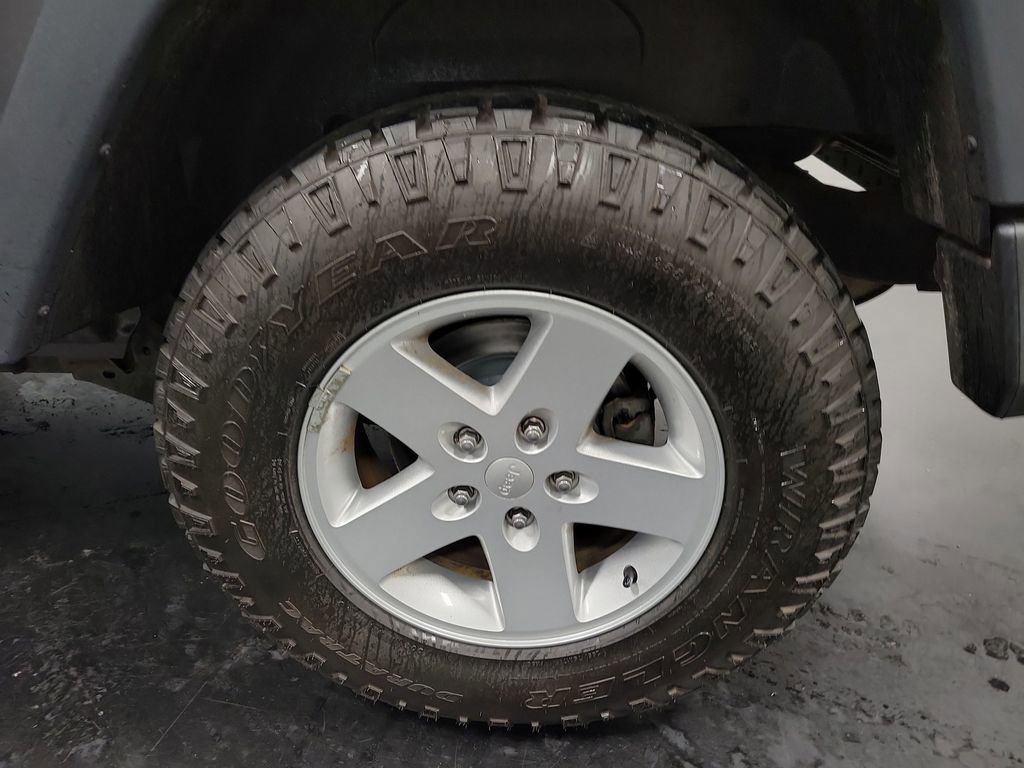 Used 2018 Jeep Wrangler Sport image 11