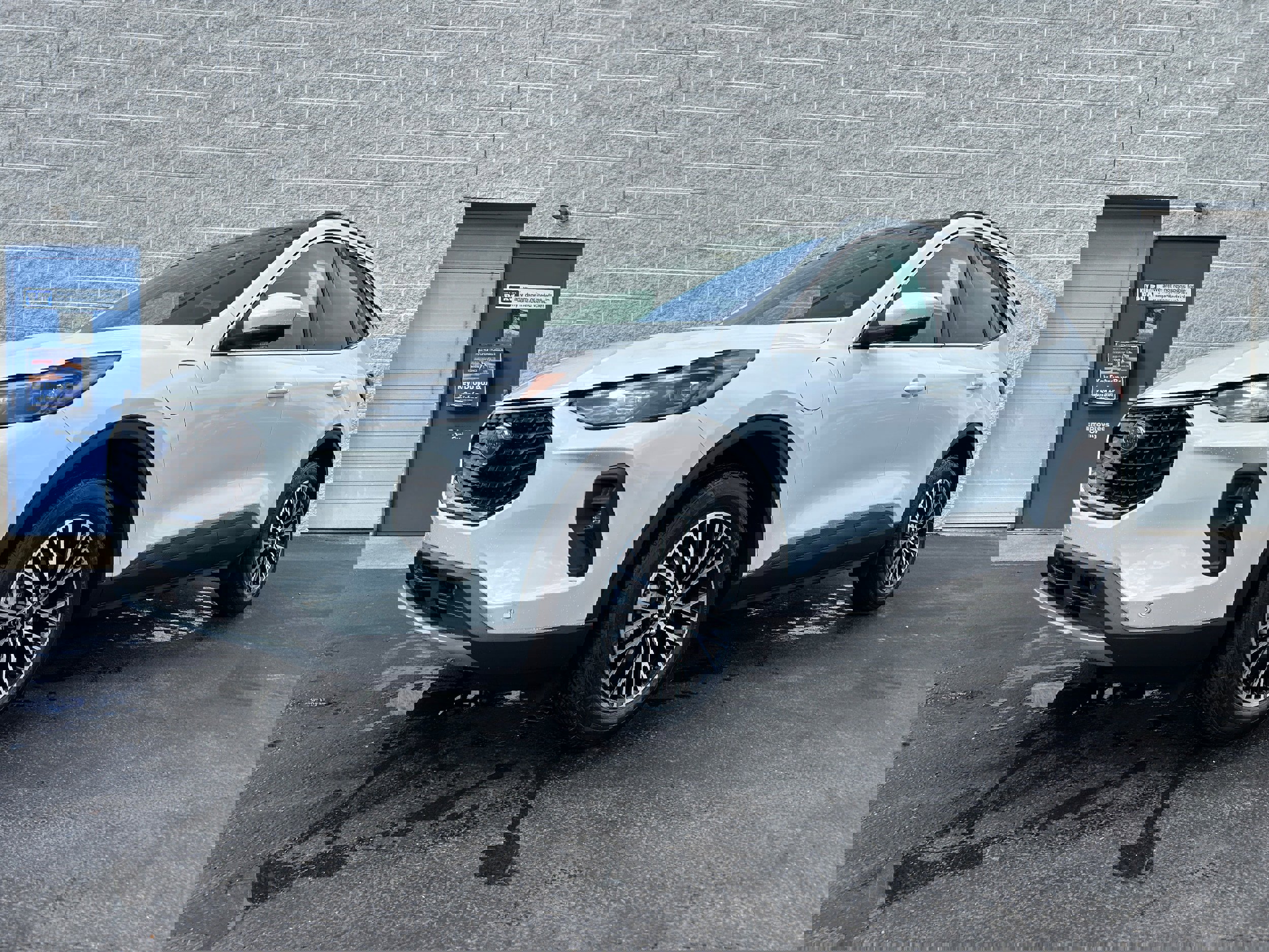 New 2025 Ford Escape SE w/ PHEV Premium Package FWD image 3