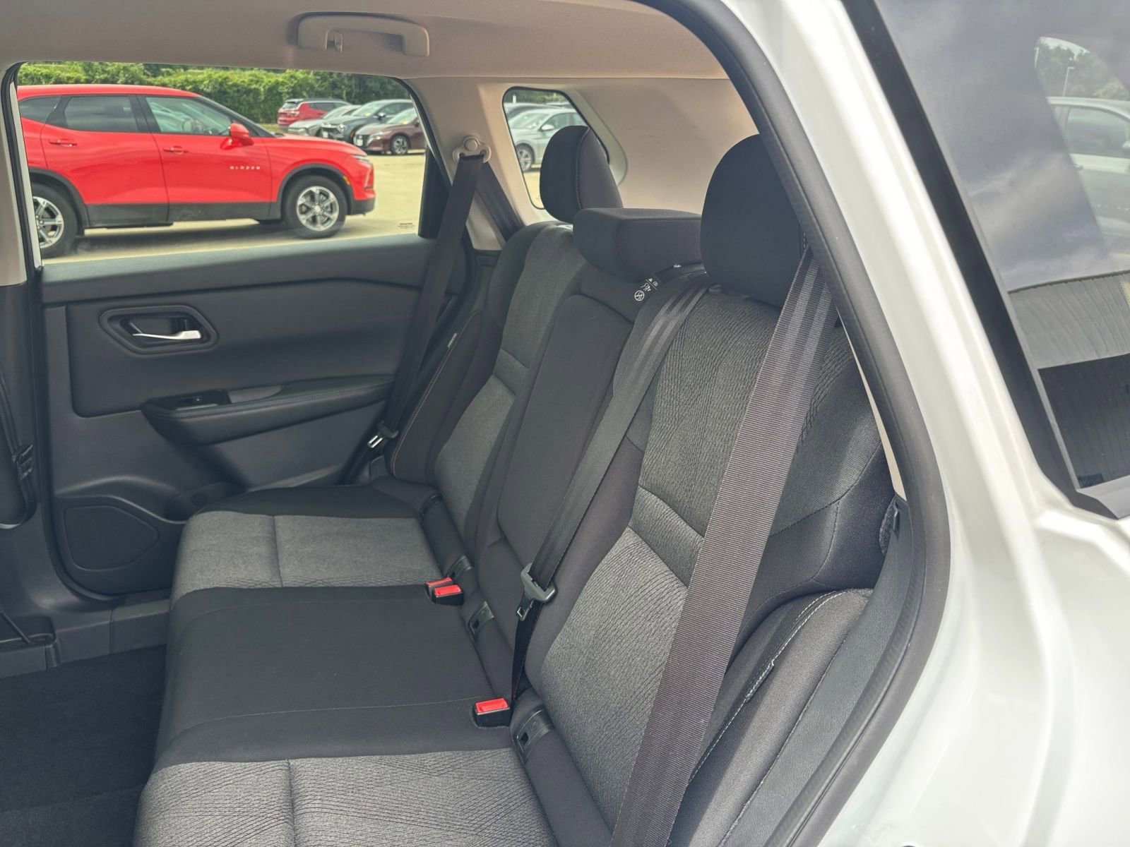 Used 2025 Nissan Rogue SV AWD/4WD image 39