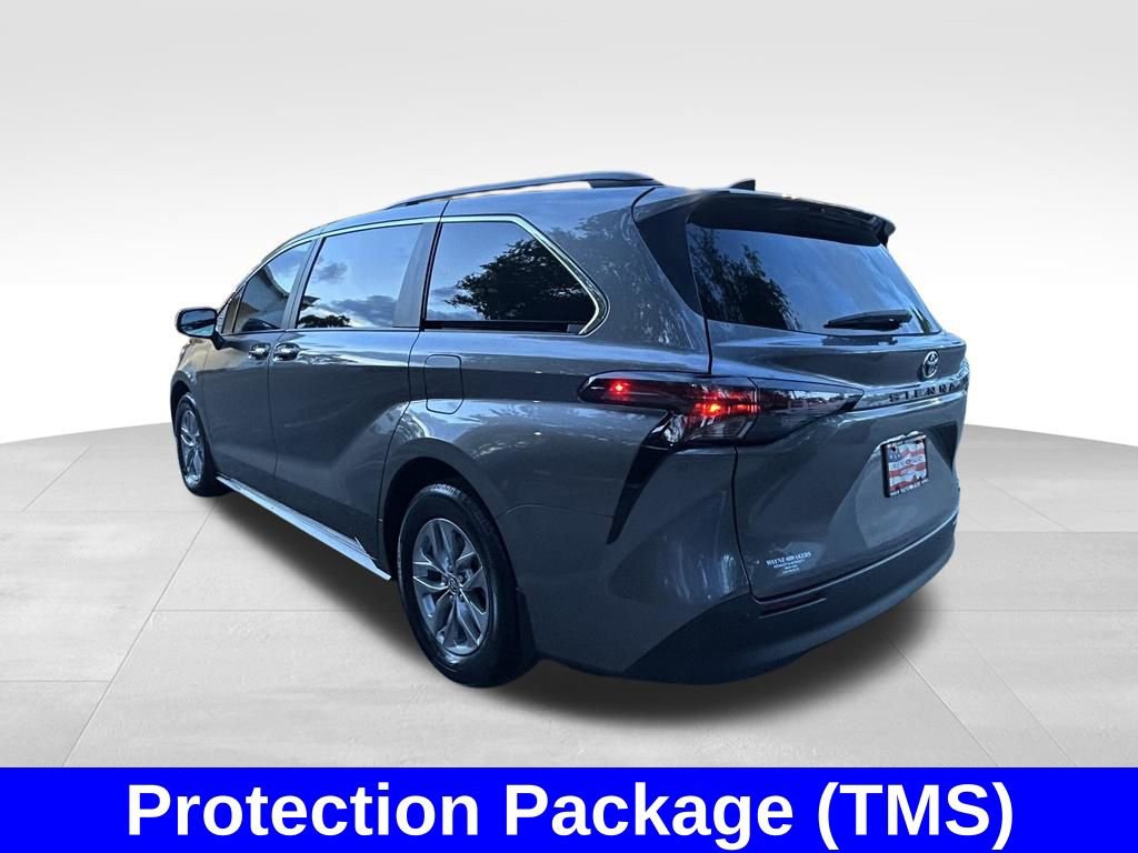 Used 2024 Toyota Sienna XLE image 6