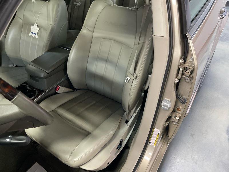 Used 2008 Chrysler 300 C w/ Sound Group II image 25